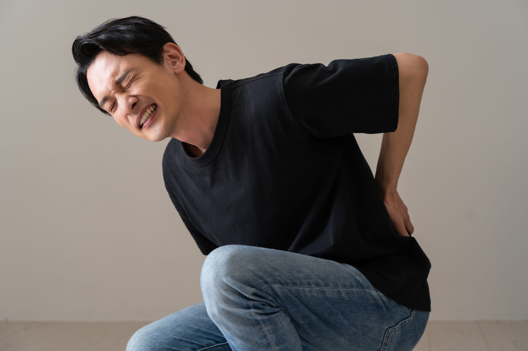 中腰の体勢が続くと腰痛がひどくなる!50代男性が実践した治し… | ブログ | こたけ鍼灸整骨院|熊本市中央区上鍛冶屋町で(”患者様の痛みを ...